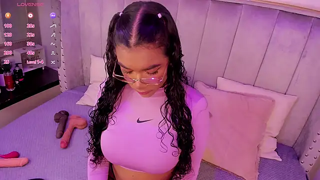 Seshat Hitt online show from 6, 11, 2025