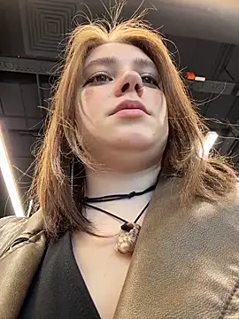 lucy-joy online show from 19, 4, 2026