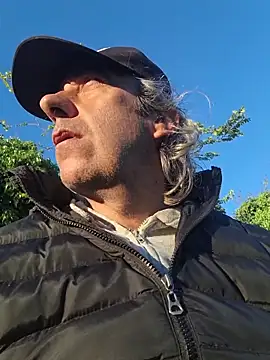 Snapshot of bi_dare chatting on 6, 4, 2026 bi dare online show from 6, 4, 2026