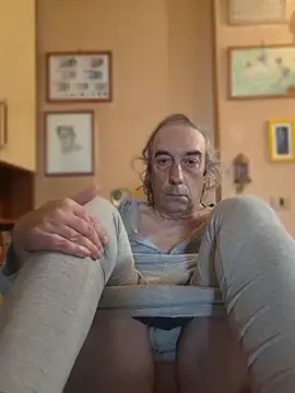 Snapshot of bi_dare chatting on 12, 4, 2026 bi dare online show from 12, 4, 2026