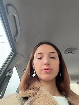 DollyTall online show from 2, 11, 2025