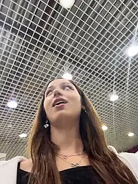 DollyTall online show from 9, 4, 2026