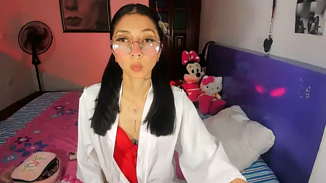 Snapshot of Anais_lux chatting on 30, 6, 2026 Anais lux online show from 30, 6, 2026