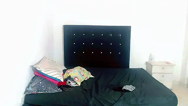 samanthaa hot  online show from 1, 2, 2026