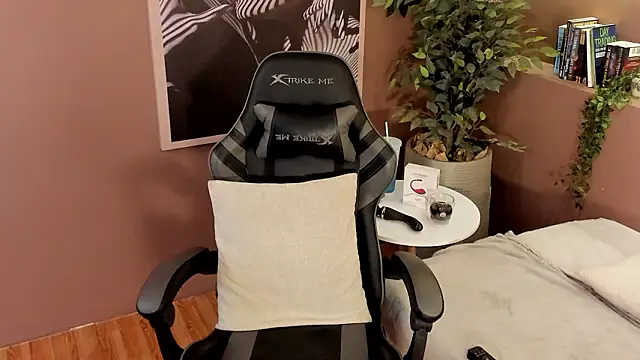 Skyyle  online show from 11, 2, 2026