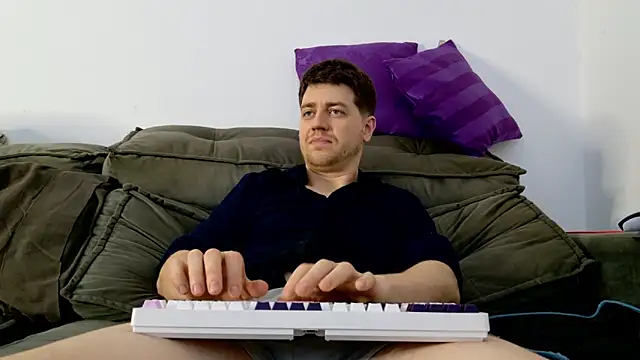 Snapshot of aaron_nvk chatting on 3, 10, 2025 aaron nvk online show from 3, 10, 2025