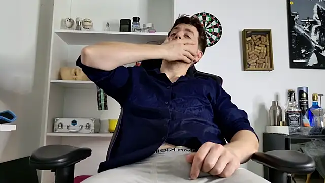 Snapshot of aaron_nvk chatting on 4, 11, 2025 aaron nvk online show from 4, 11, 2025