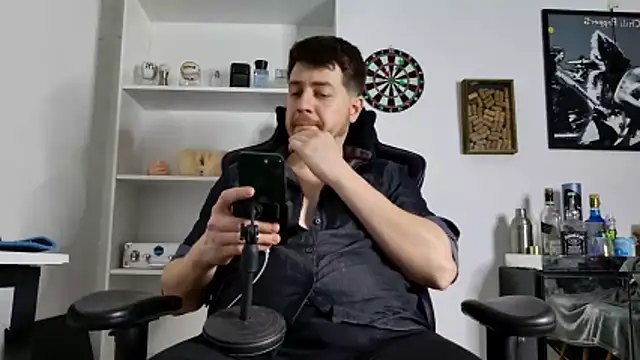 Snapshot of aaron_nvk chatting on 28, 11, 2025 aaron nvk online show from 28, 11, 2025