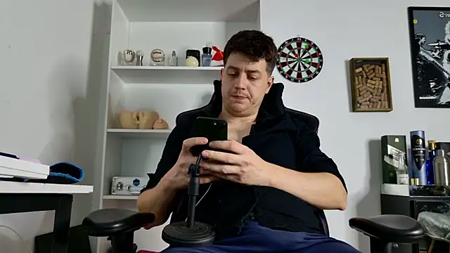 Snapshot of aaron_nvk chatting on 15, 12, 2025 aaron nvk online show from 15, 12, 2025