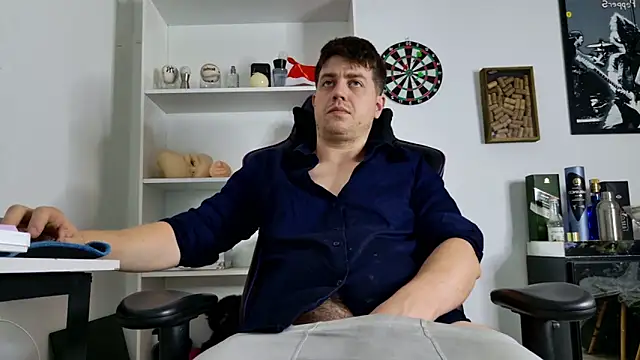 Snapshot of aaron_nvk chatting on 16, 12, 2025 aaron nvk online show from 16, 12, 2025