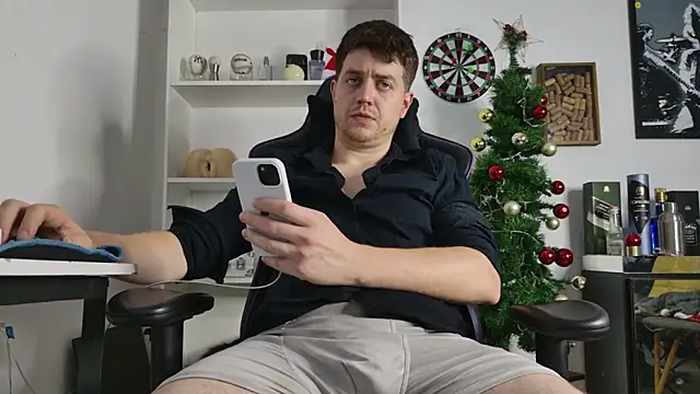 Snapshot of aaron_nvk chatting on 20, 12, 2025 aaron nvk online show from 20, 12, 2025