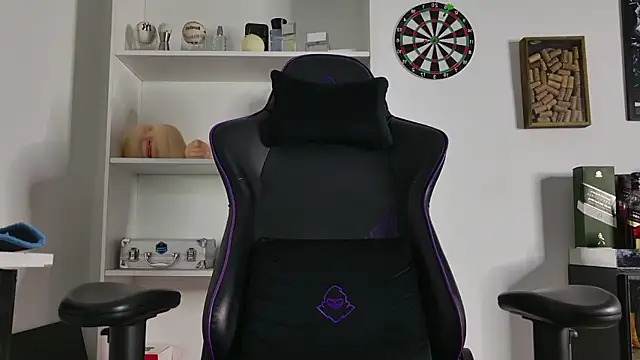 Snapshot of aaron_nvk chatting on 8, 1, 2026 aaron nvk online show from 8, 1, 2026