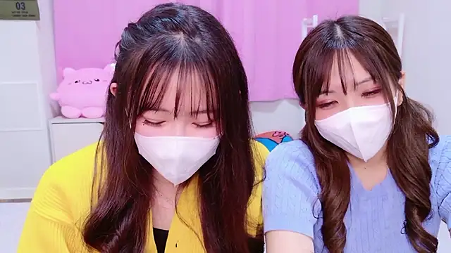 Snapshot of MOEMOE-Q chatting on 2, 11, 2025 MOEMOE-Q online show from 2, 11, 2025