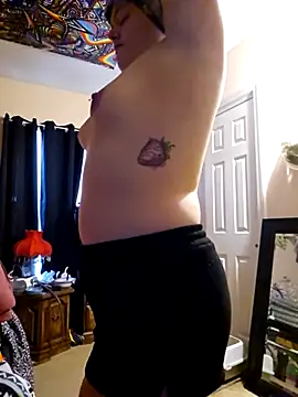 Snapshot of nuttiebuddy1 chatting on 5, 12, 2025 nuttiebuddy1 online show from 5, 12, 2025