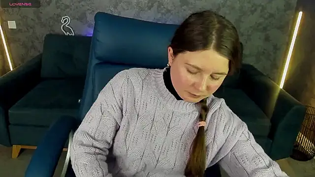 Snapshot of CraveeDoll chatting on 2, 2, 2026 CraveeDoll online show from 2, 2, 2026