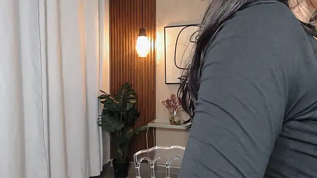 Lia Mar  online show from 7, 2, 2026