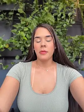 BellaLeclair online show from 10, 6, 2026