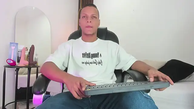 Snapshot of Ricky_Owens1 chatting on 11, 9, 2025 Ricky Owens1 online show from 11, 9, 2025