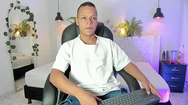 Snapshot of Ricky_Owens1 chatting on 14, 9, 2025 Ricky Owens1 online show from 14, 9, 2025
