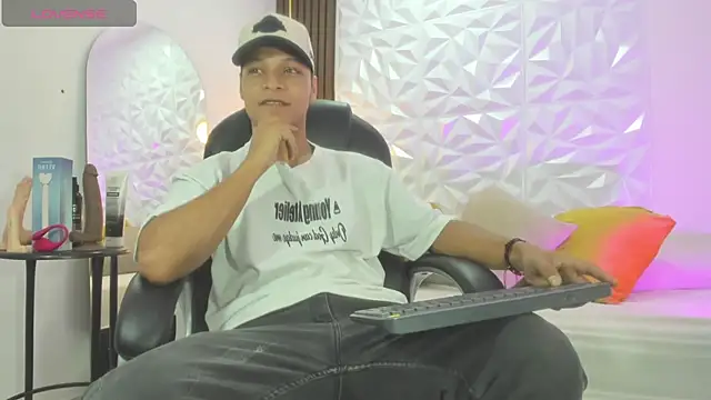 Snapshot of Ricky_Owens1 chatting on 18, 10, 2025 Ricky Owens1 online show from 18, 10, 2025