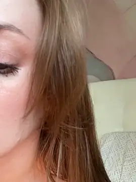 Snapshot of Rosie_Holmes_ chatting on 21, 9, 2025 Rosie Holmes  online show from 21, 9, 2025