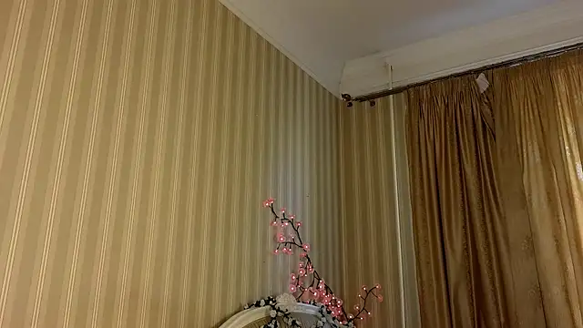 Juuulia  online show from 18, 5, 2026
