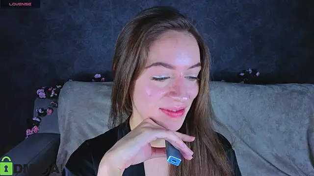 Agnes Wells online show from 18, 11, 2025