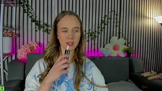 Snapshot of Casey_Sweeet chatting on 3, 3, 2026 Casey Sweeet online show from 3, 3, 2026