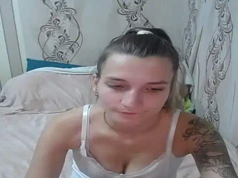 AlissaClark online show from 10, 10, 2025