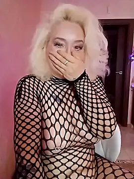 SquirtMilf00 online show from 1, 3, 2026