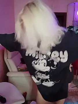 SquirtMilf00 online show from 17, 3, 2026