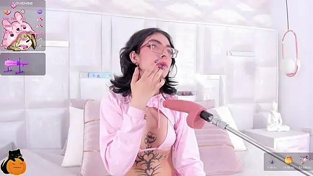 Im Molly Angel online show from 28, 10, 2025