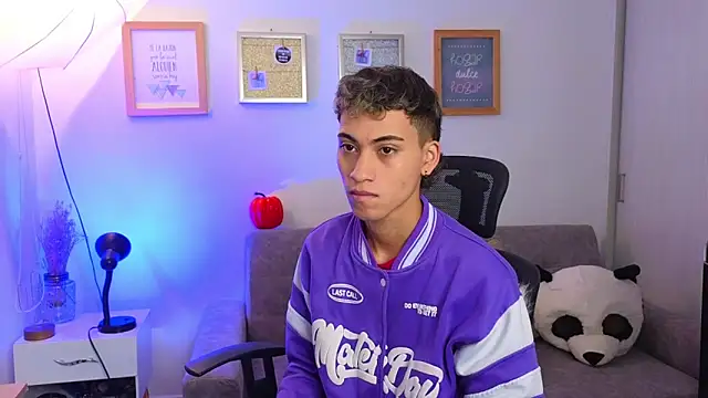 yulian vasquez online show from 3, 11, 2025