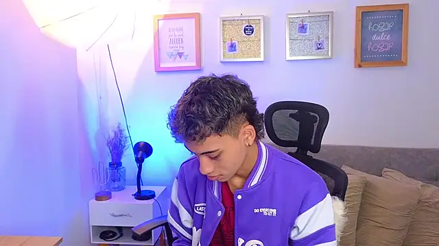 yulian vasquez online show from 5, 11, 2025