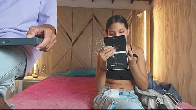 Hotcouple 222 online show from 4, 3, 2026