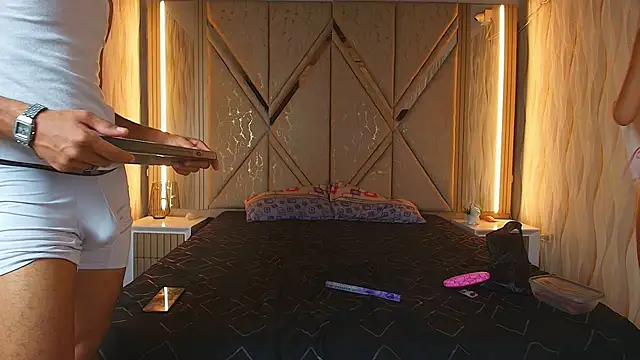 Hotcouple 222 online show from 2, 4, 2026