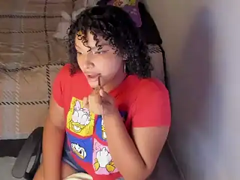 chloe kisses online show from 3, 3, 2026