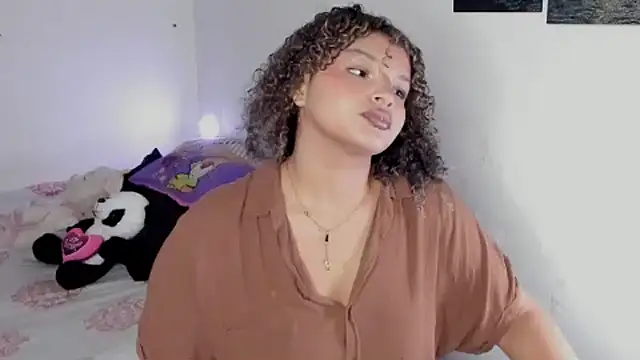 chloe kisses online show from 31, 3, 2026