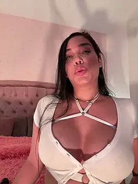 Snapshot of Bella__Wood chatting on 21, 9, 2025 Bella  Wood online show from 21, 9, 2025