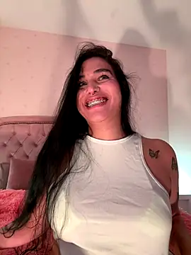 Snapshot of Bella__Wood chatting on 26, 9, 2025 Bella  Wood online show from 26, 9, 2025