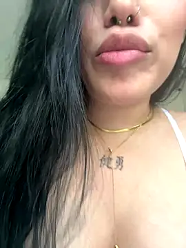 Snapshot of Bella__Wood chatting on 28, 9, 2025 Bella  Wood online show from 28, 9, 2025