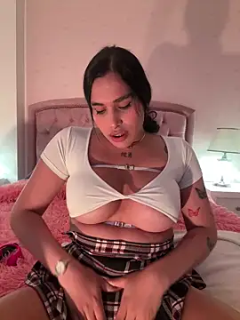 Snapshot of Bella__Wood chatting on 1, 10, 2025 Bella  Wood online show from 1, 10, 2025
