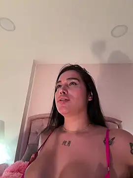 Snapshot of Bella__Wood chatting on 5, 10, 2025 Bella  Wood online show from 5, 10, 2025
