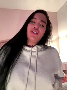 Snapshot of Bella__Wood chatting on 12, 10, 2025 Bella  Wood online show from 12, 10, 2025