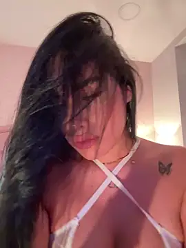 Snapshot of Bella__Wood chatting on 16, 10, 2025 Bella  Wood online show from 16, 10, 2025