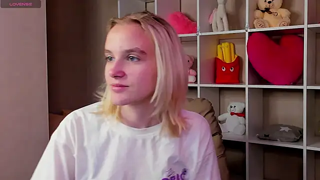 Snapshot of Carolin_Miller chatting on 14, 10, 2025 Carolin Miller online show from 14, 10, 2025