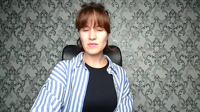 Kelly Kisss online show from 2, 11, 2025