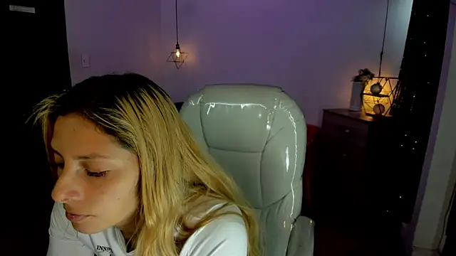 Snapshot of Jennaa_Cooper chatting on 9, 10, 2025 Jennaa Cooper online show from 9, 10, 2025