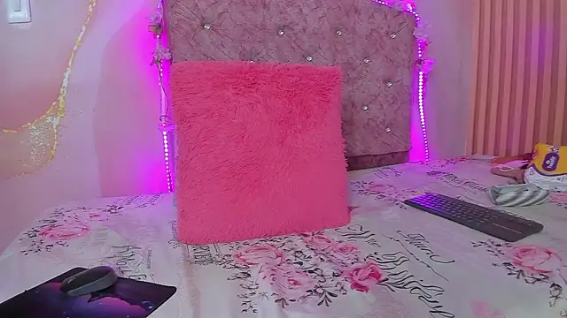 violet taylor  online show from 11, 3, 2026