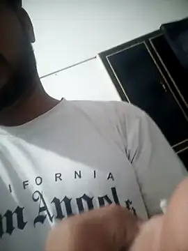 Kartikkartik8595 online show from 4, 11, 2025